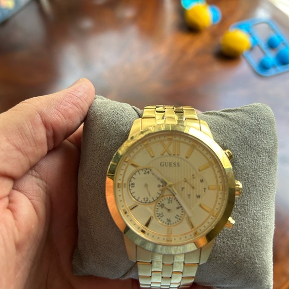 Men’s Guess Gold Watch - Picture 3 of 4